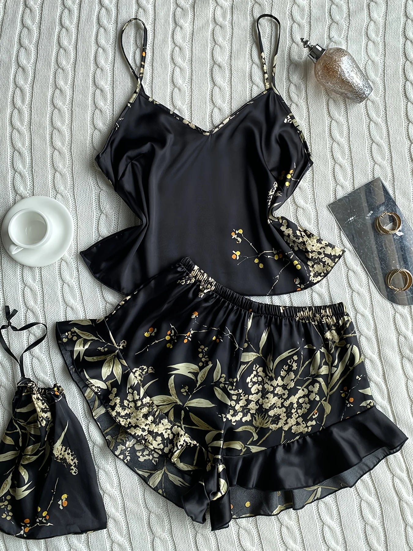 Pyjama Femme Satin – Haut Camisole et Short à Volants imprimé 🌸