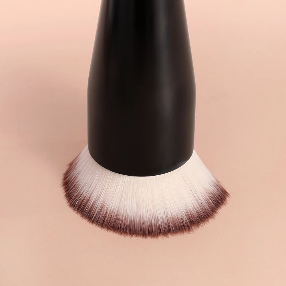 🖌️✨ Pinceau Maquillage Biseauté – Fond de Teint, Anticernes & Contour | Fini Zéro Défaut