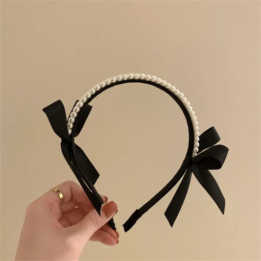 Diadema con nudo de perla: un accesorio para el cabello elegante y moderno