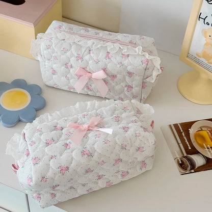 Trousse Femme Fleurie – Petite Pochette avec Dentelle & Nœud 🎀