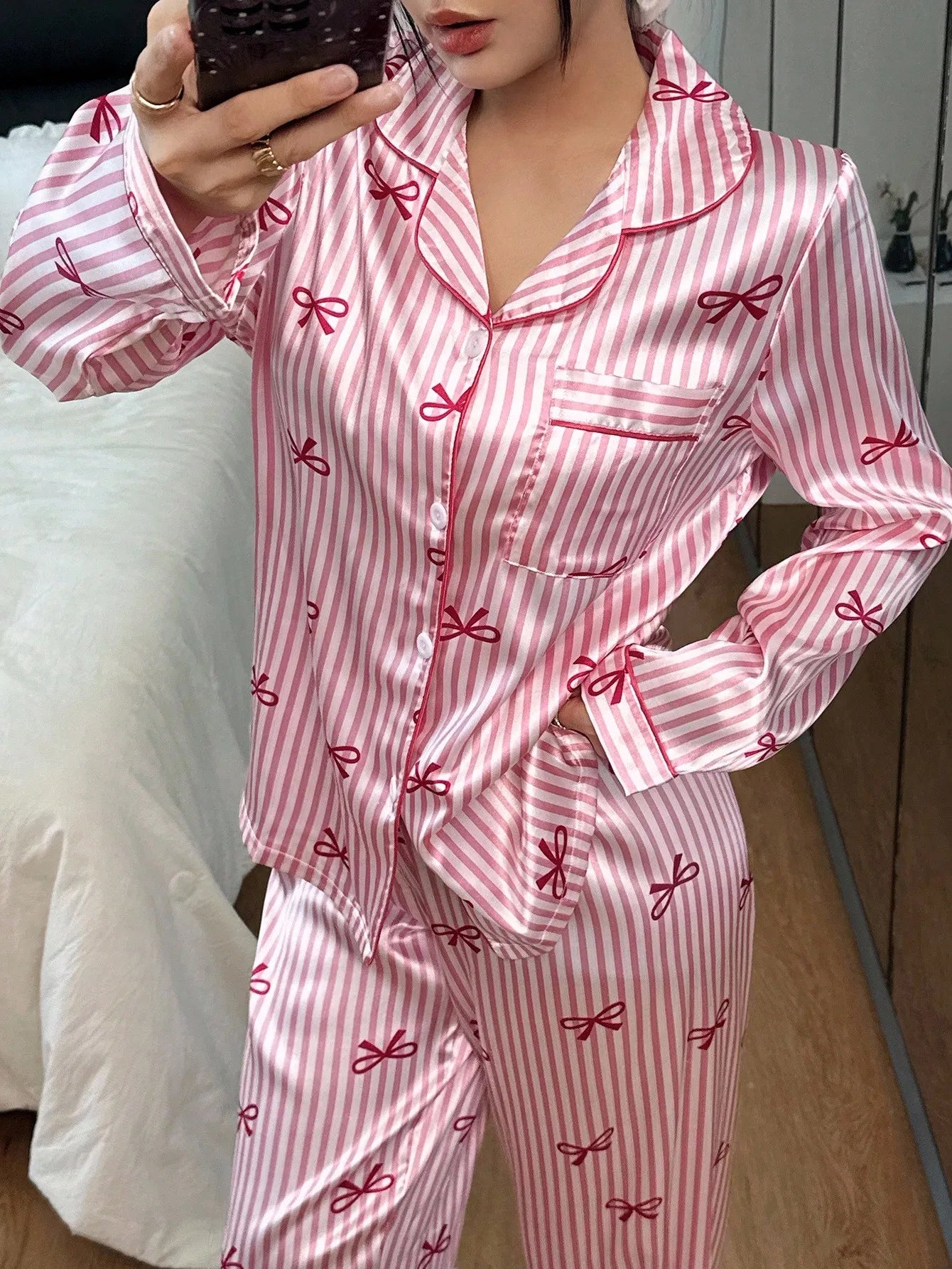 Ensemble Pyjama Femme Satin Rayé – Manches Longues, Motif 🎀