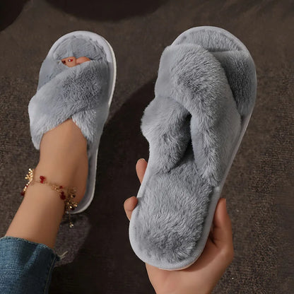 Pantoufles femme fausse fourrure à brides croisées – Chaussons doux et chauds intérieur